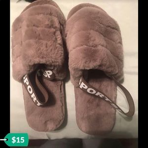Women’s bedroom slippers